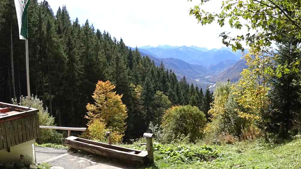 Blick von der Lenggrieser Hütte ins Tal